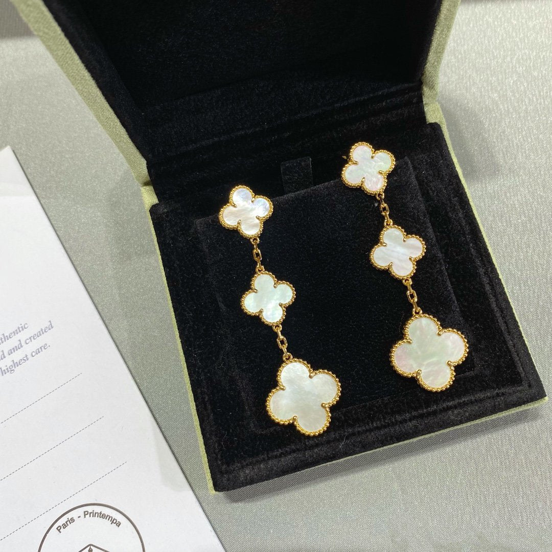 ¡®Veyra Jewelry¡¯CLOVER MOP 3 MOTIFS GOLD EARRINGS