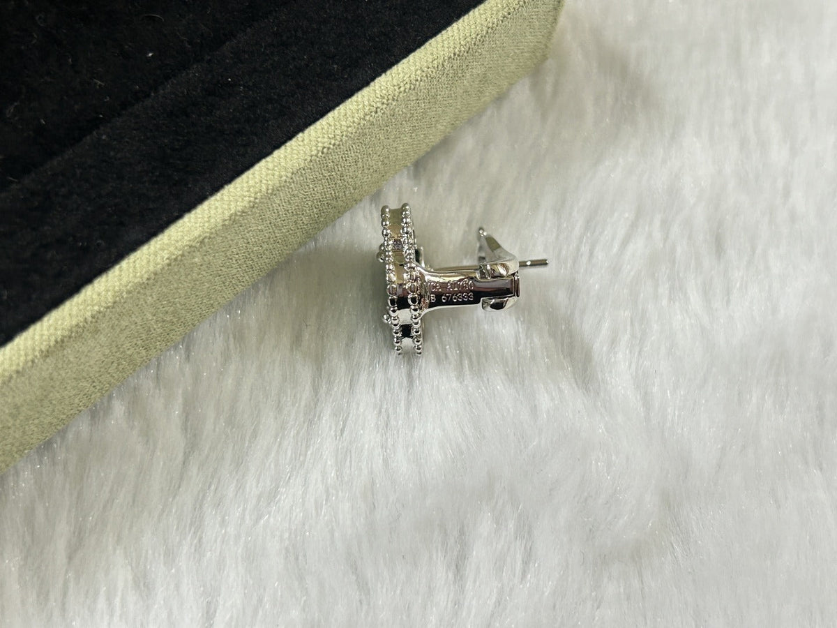 ¡®Veyra Jewelry¡¯CLOVER PIETERSITE MEDIUM STUD EARRINGS