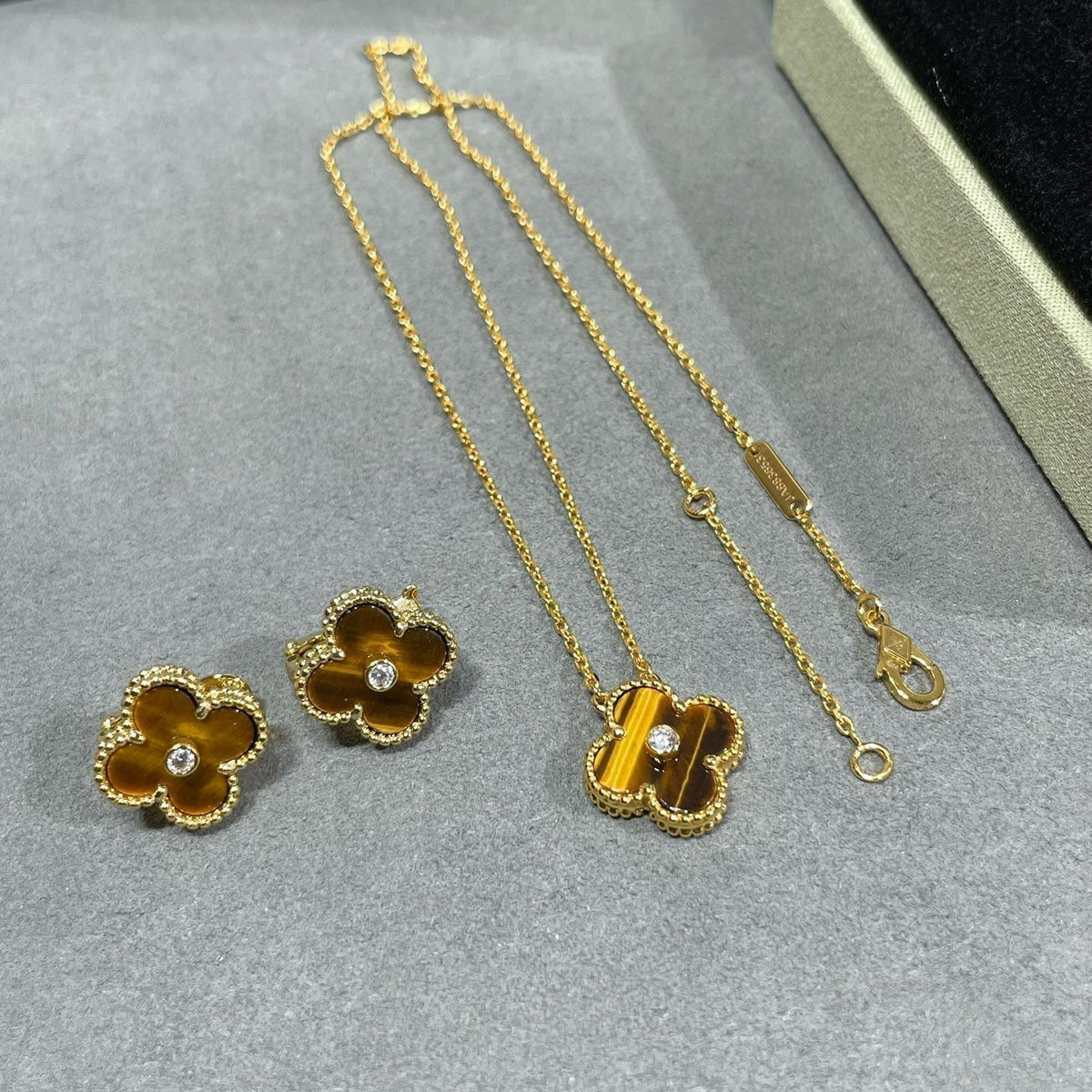 ¡®Veyra Jewelry¡¯CLOVER 15MM DIAMOND AND YELLOW TIGER'S EYE AGATE necklace