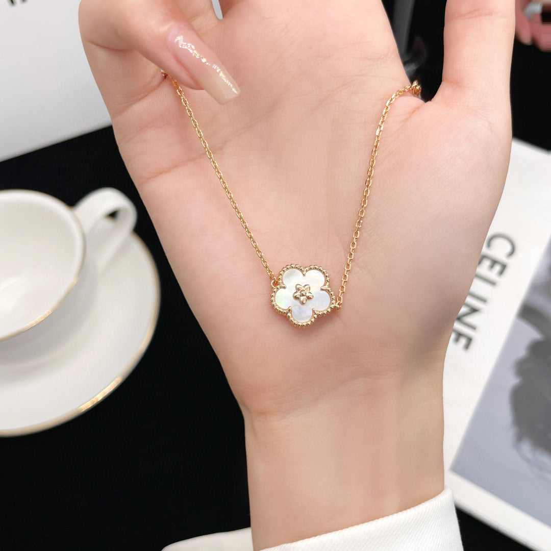 ¡®Veyra Jewelry¡¯LUCKY WHITE MOP PLUM BLOSSOM NECKLACE