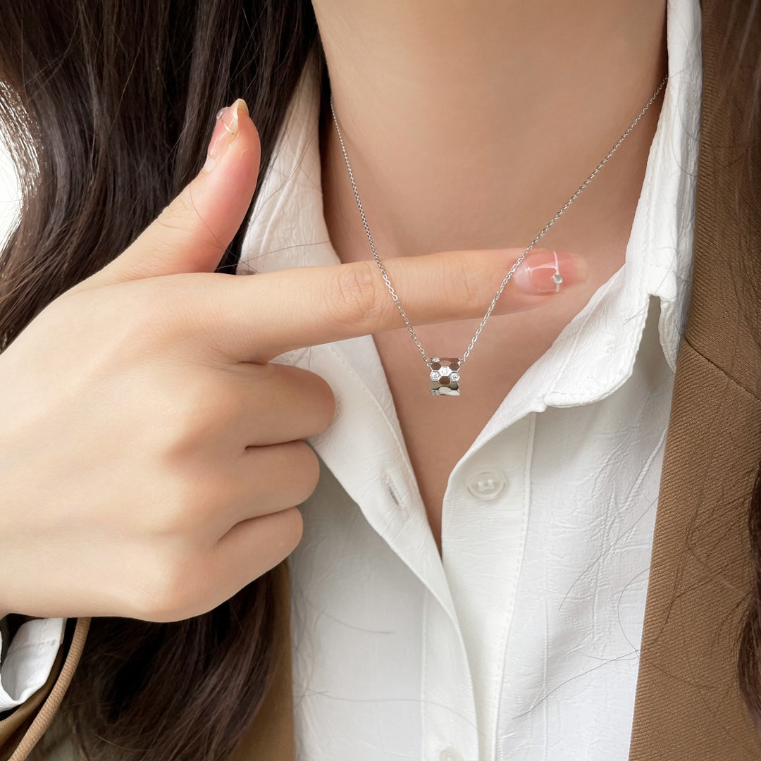 ¡®Veyra Jewelry¡¯BEE MINI PEDANT DIAMOND NECKLACE