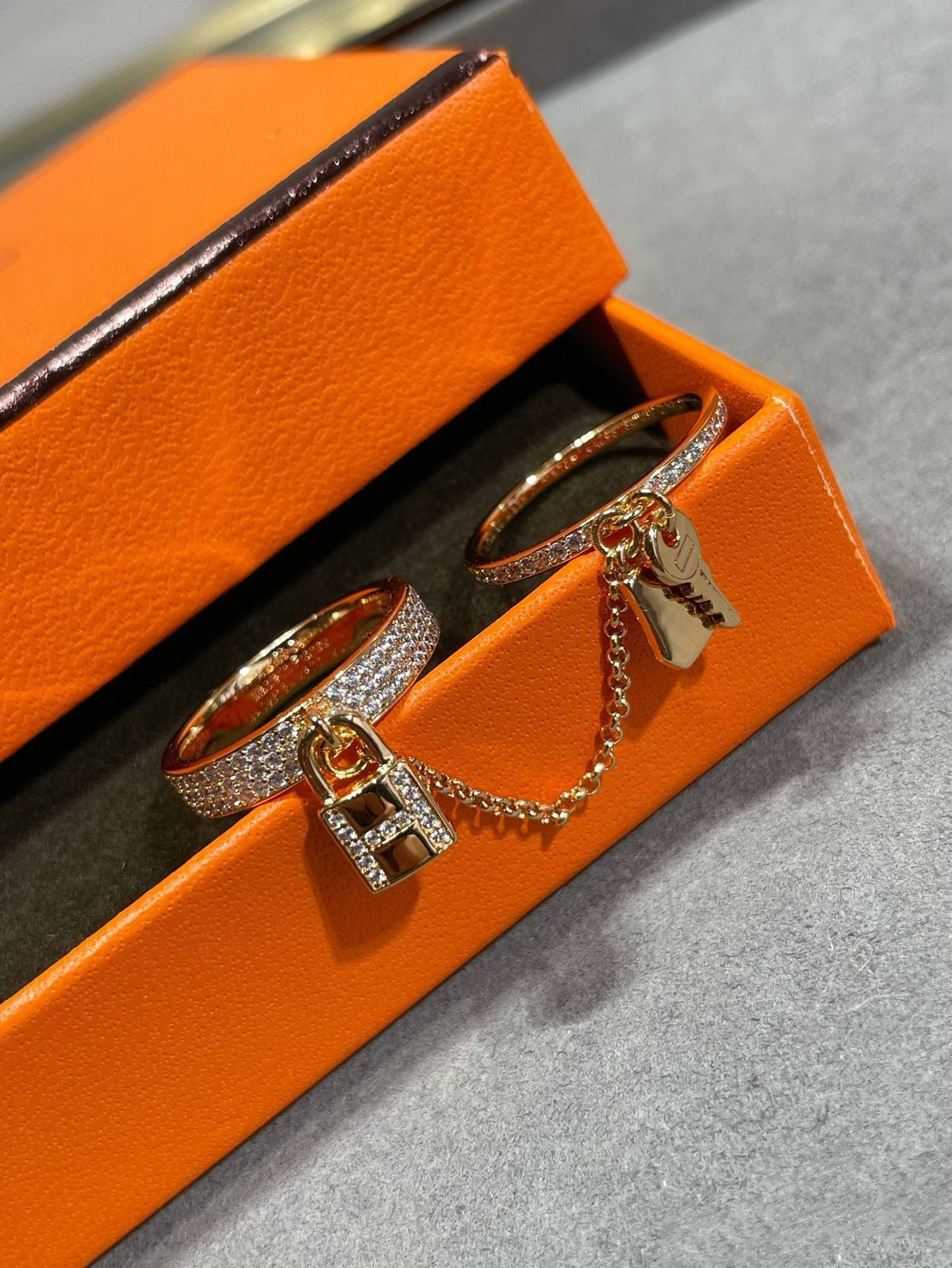 ¡®Veyra Jewelry¡¯HM KELLY CLOCHETTE DOUBLE RING IN WITH DIAMONDS