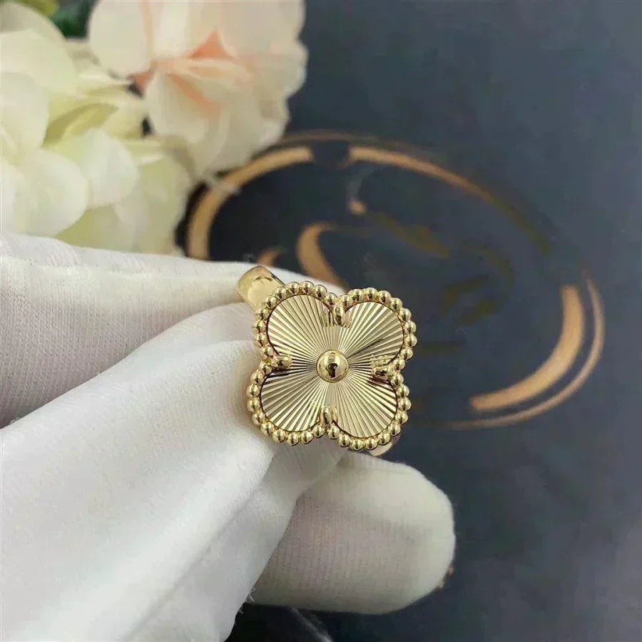 ¡®Veyra Jewelry¡¯CLOVER GOLD RING