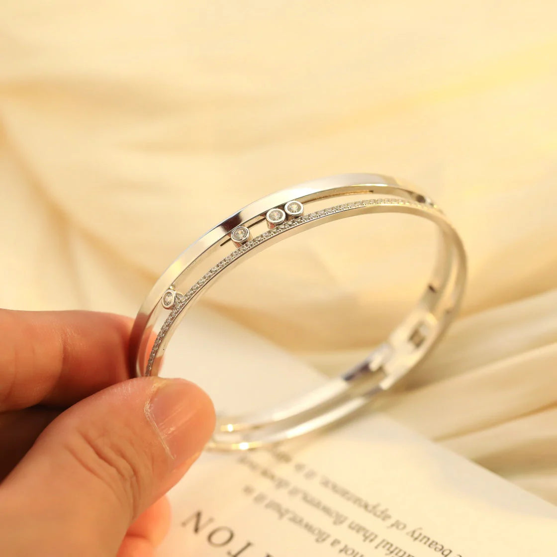 [Veyra Jewelry]Move Romane Diamond Bangle Bracelet