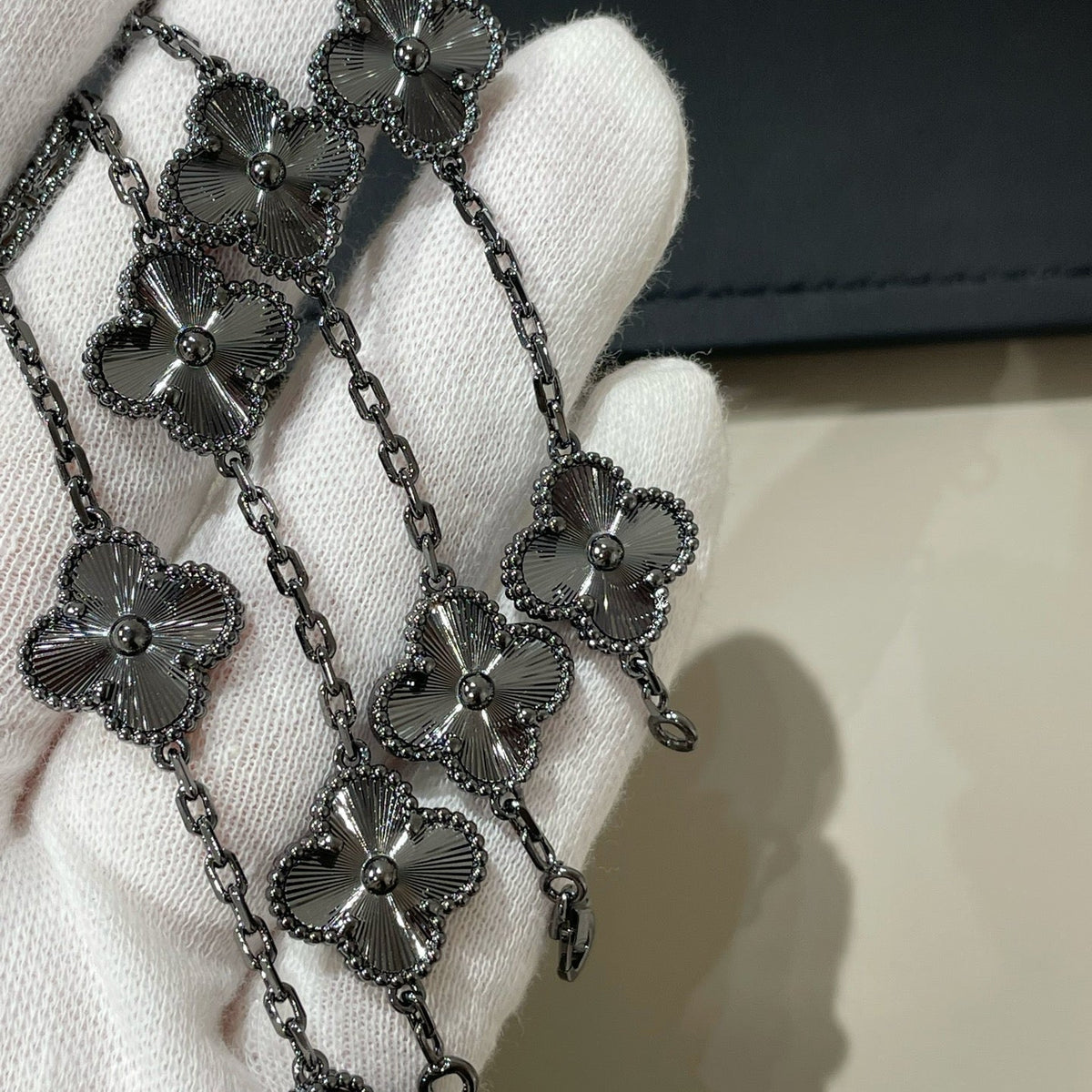 [Veyra Jewelry]New CLOVER 5 MOTIF BLACK BRACELET