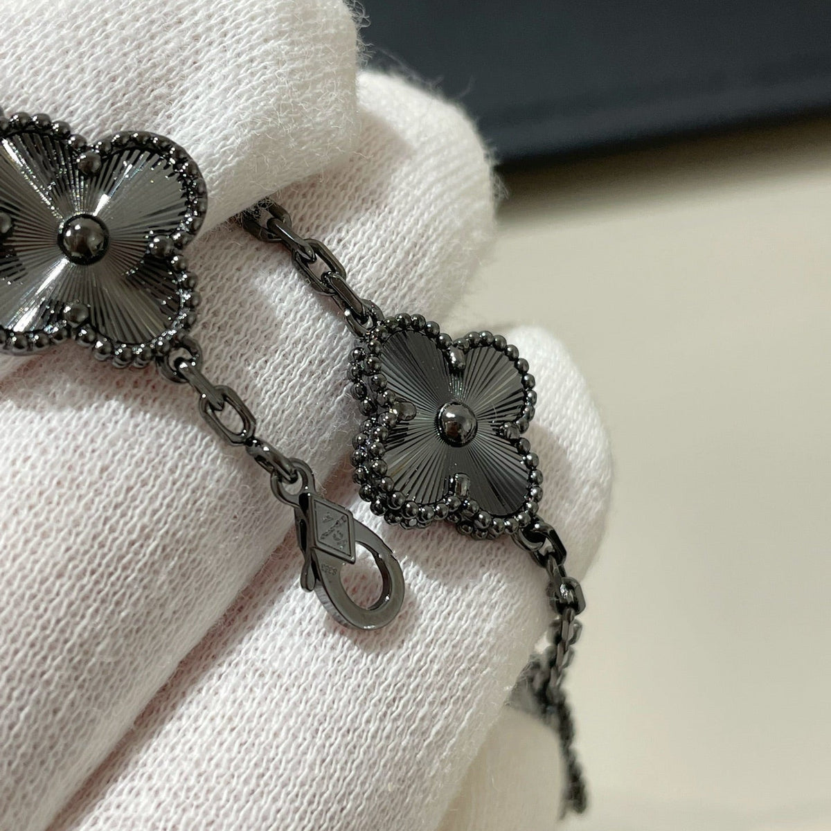 [Veyra Jewelry]New CLOVER 5 MOTIF BLACK BRACELET