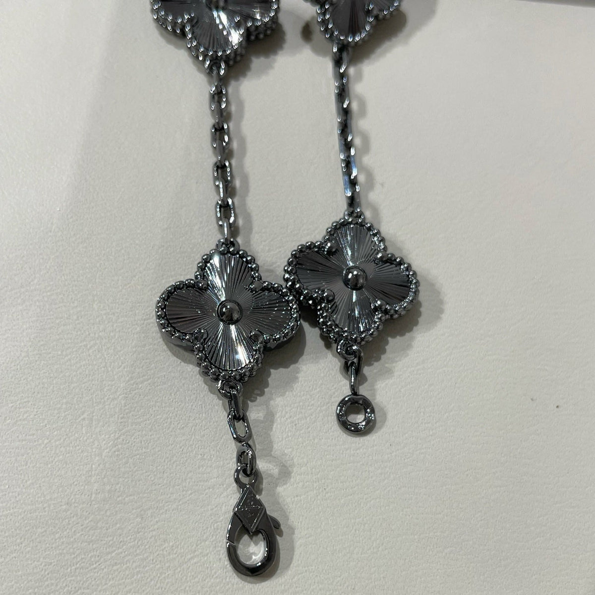 [Veyra Jewelry]New CLOVER 5 MOTIF BLACK BRACELET