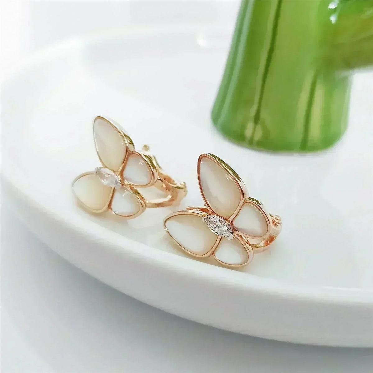 ¡®Veyra Jewelry¡¯BUTTERFLY MOP DIAMOND EARRINGS
