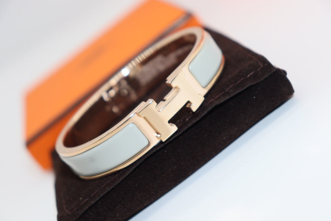 ¡®Veyra Jewelry¡¯H LIGHT BLUE BRACELET