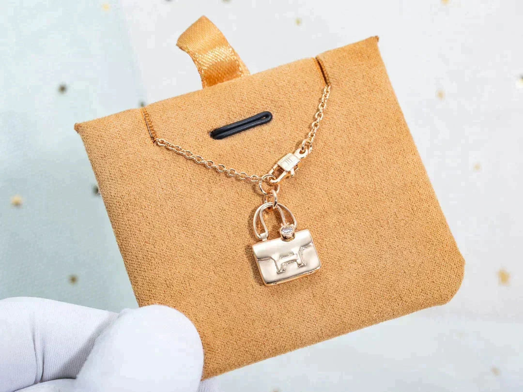 ¡®Veyra Jewelry¡¯AMULETTE PEDANT ROSE GOLD NECKLACE