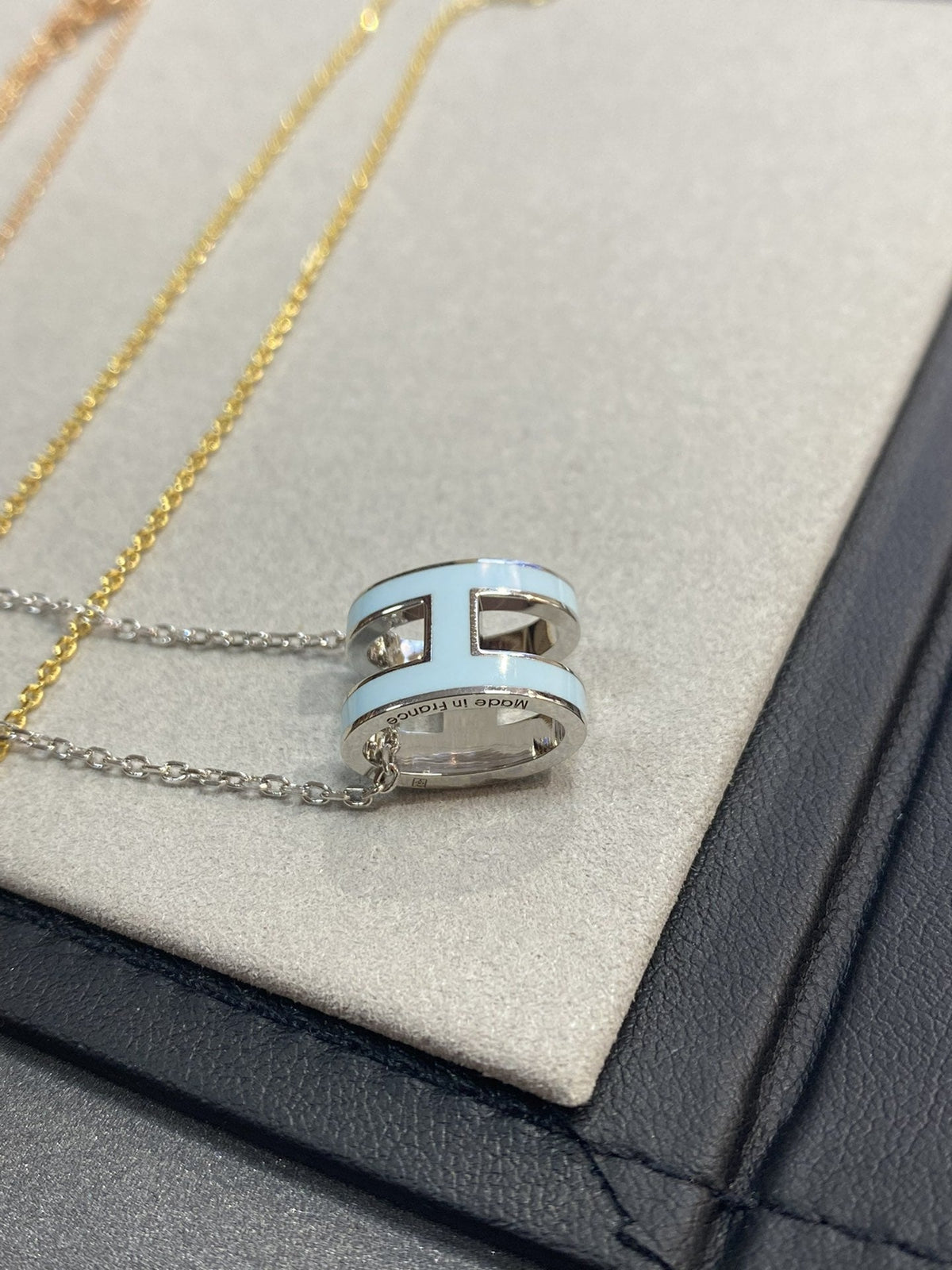 ¡®Veyra Jewelry¡¯POP H LIGHT BLUE NECKLACE