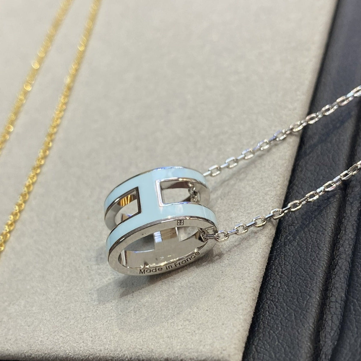 ¡®Veyra Jewelry¡¯POP H LIGHT BLUE NECKLACE