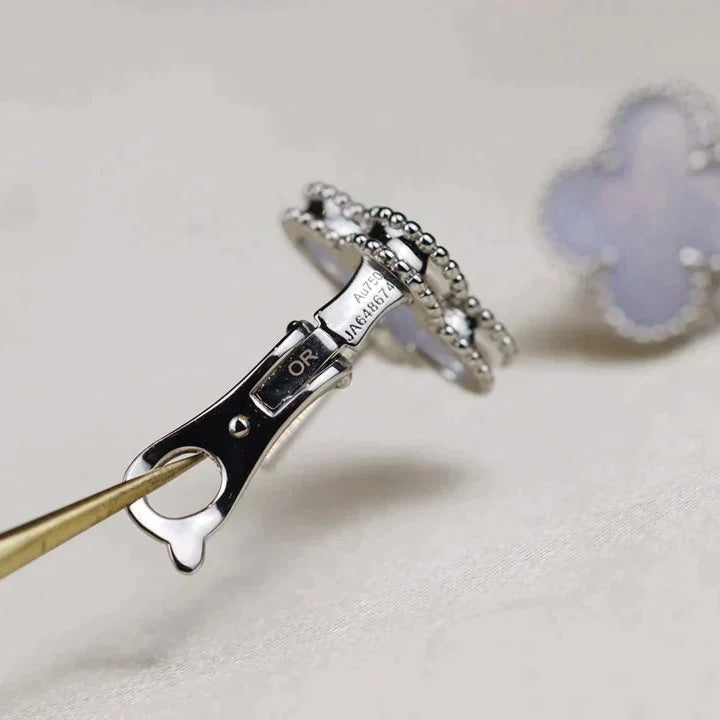¡®Veyra Jewelry¡¯CLOVER MEDIUM 1 MOTIFS  WHITE MOP EARRINGS SILVER