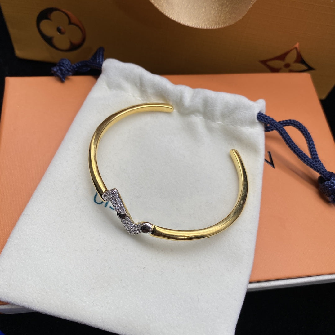 ¡®Veyra Jewelry¡¯VOLTE UPSITE DOWN DIAMOND GOLD OPEN BRACELET