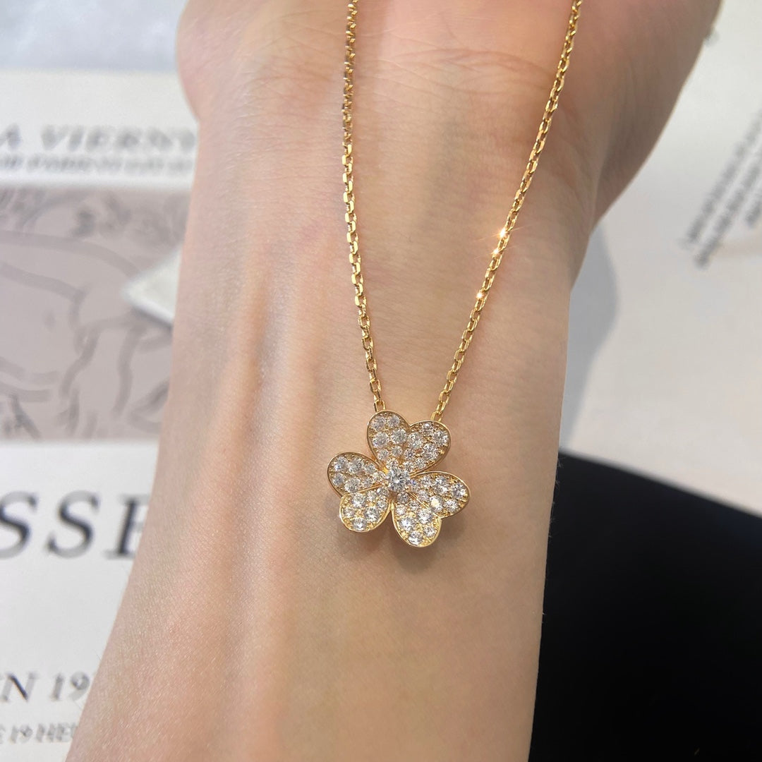 ¡®Veyra Jewelry¡¯FLOWER DIAMOND NECKLACE
