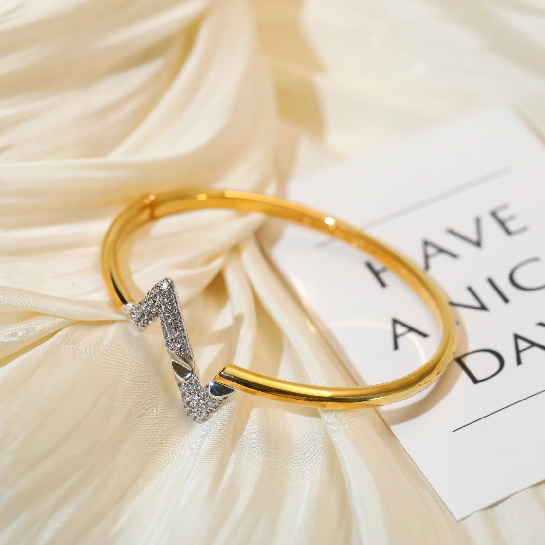 ¡®Veyra Jewelry¡¯VOLTE UPSITE DOWN GOLD DIAMOND BRACELET