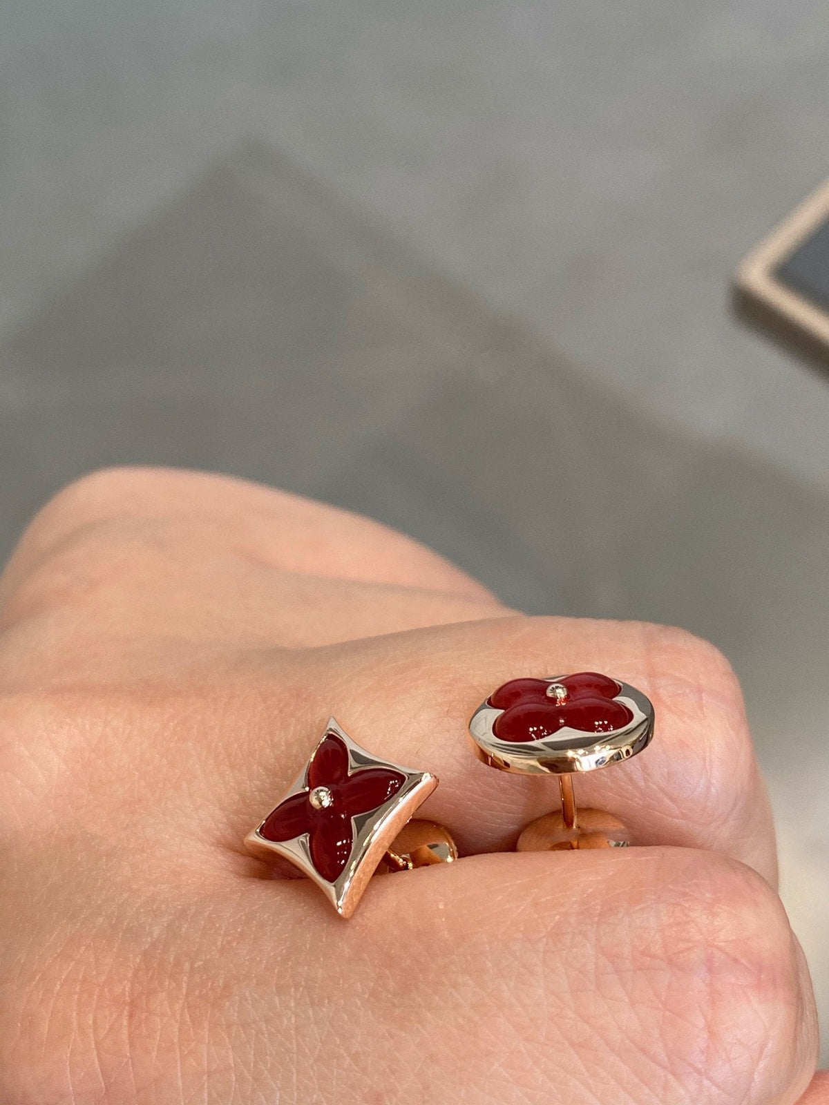 ¡®Veyra Jewelry¡¯STAR AND SUN PINK GOLD CARNELIAN STUD EARRINGS