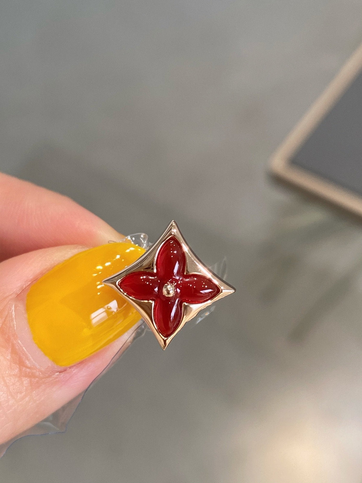 ¡®Veyra Jewelry¡¯STAR AND SUN PINK GOLD CARNELIAN STUD EARRINGS