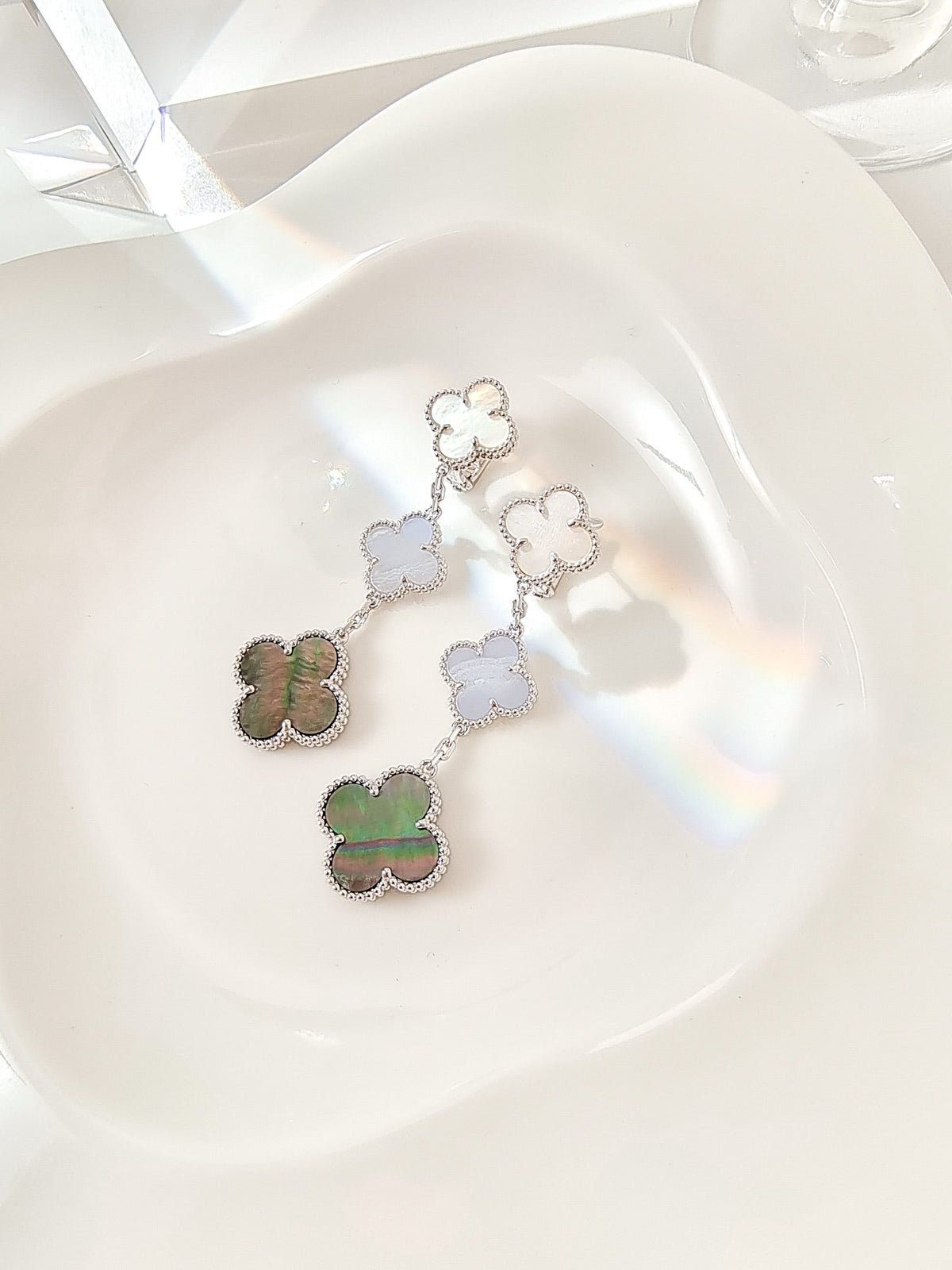¡®Veyra Jewelry¡¯CLOVER 3 MOTIFS CHALCEDONY DARK MOP SILVER EARRINGS