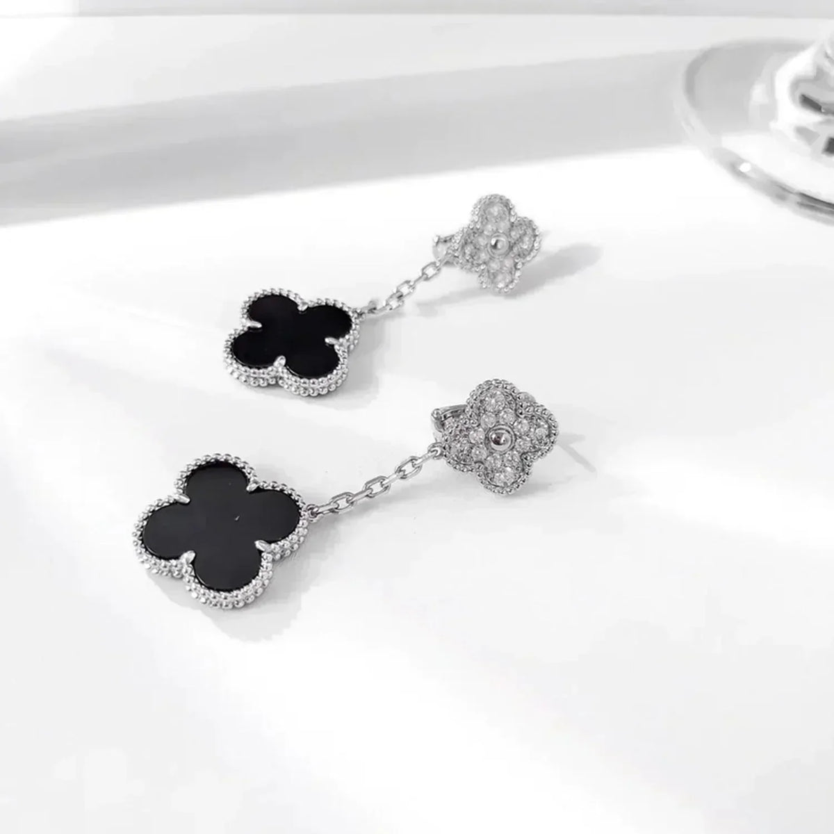 ¡®Veyra Jewelry¡¯CLOVER 2 MOTIFS  DIAMOND ONYX EARRINGS SILVER