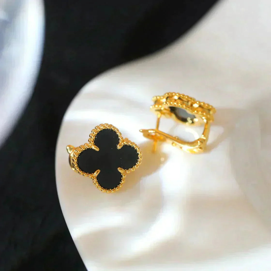 ¡®Veyra Jewelry¡¯CLOVER MEDIUM 1 MOTIFS  ONYX STUD EARRINGS