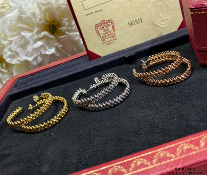 ¡®Veyra Jewelry¡¯CLASH LARGE HOOP EARRINGS