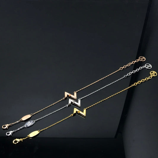 ¡®Veyra Jewelry¡¯VOLT LV LOGO BRACELET