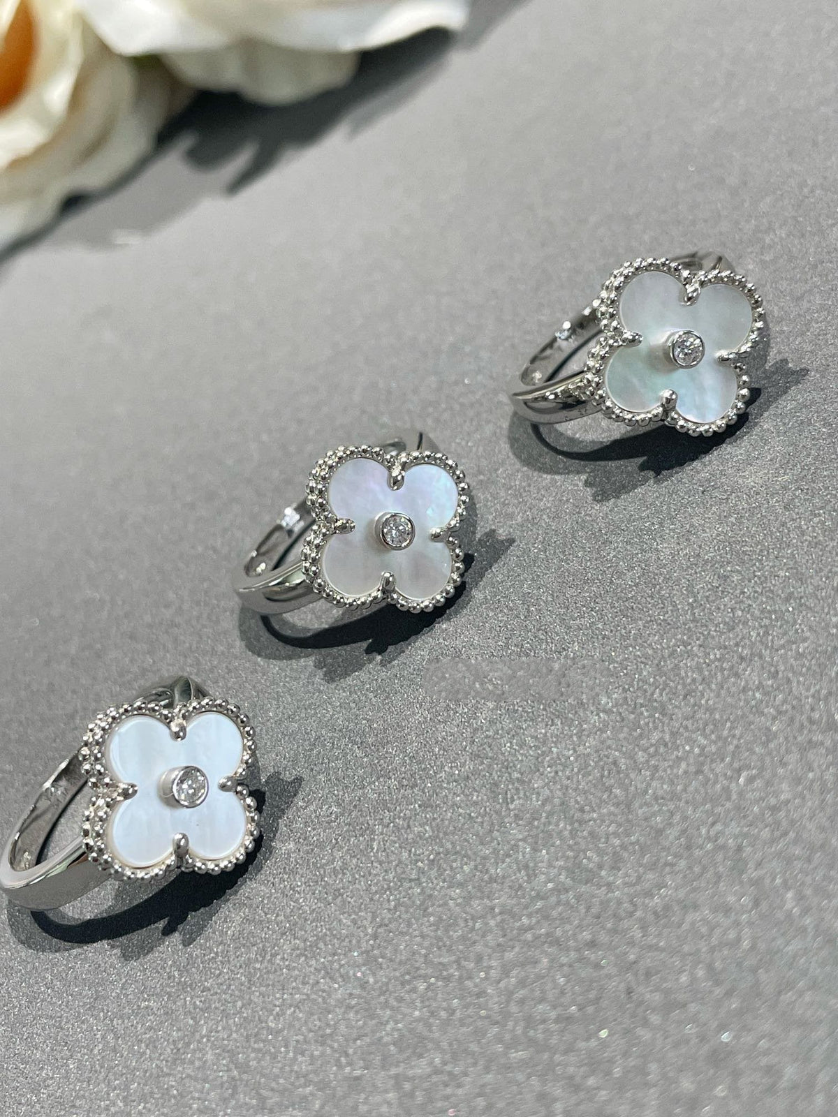 ¡®Veyra Jewelry¡¯CLOVER SILVER MOP DIAMOND RING