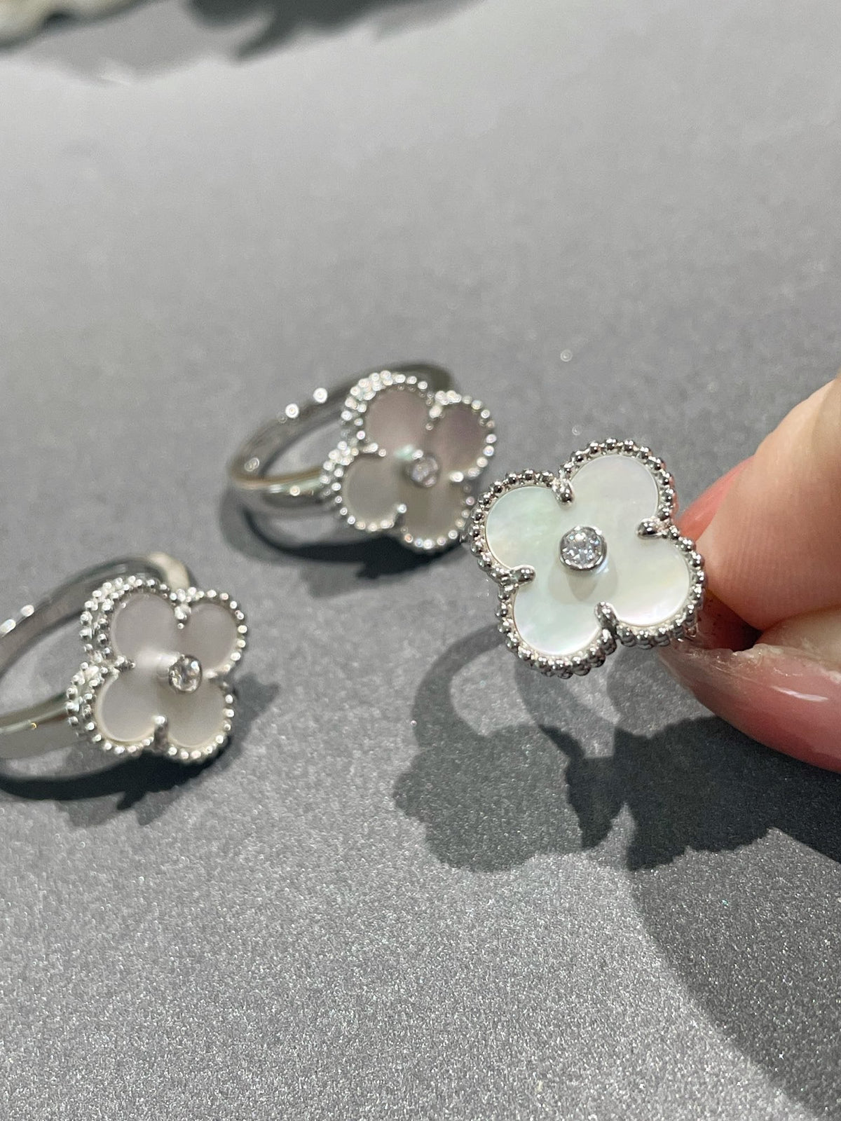 ¡®Veyra Jewelry¡¯CLOVER SILVER MOP DIAMOND RING