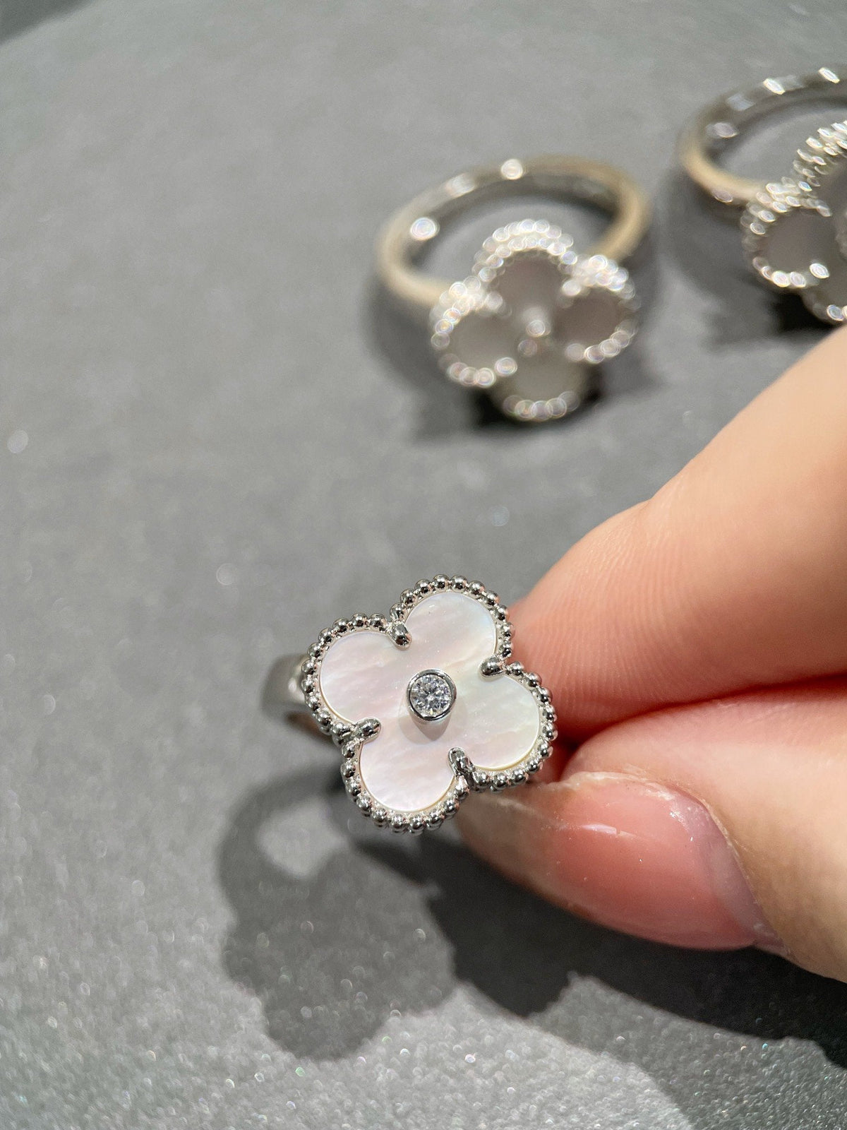 ¡®Veyra Jewelry¡¯CLOVER SILVER MOP DIAMOND RING