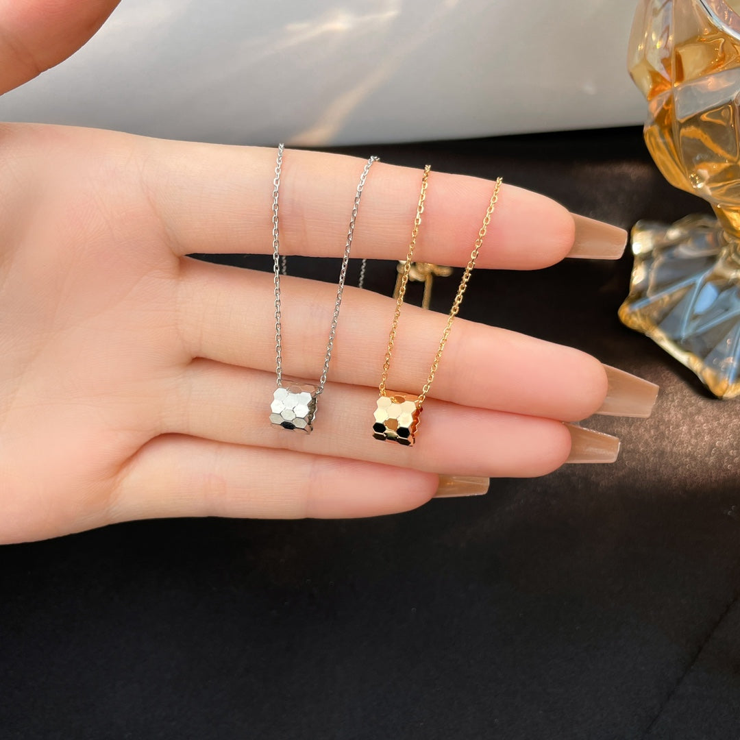 ¡®Veyra Jewelry¡¯BEE MINI NECKLACE