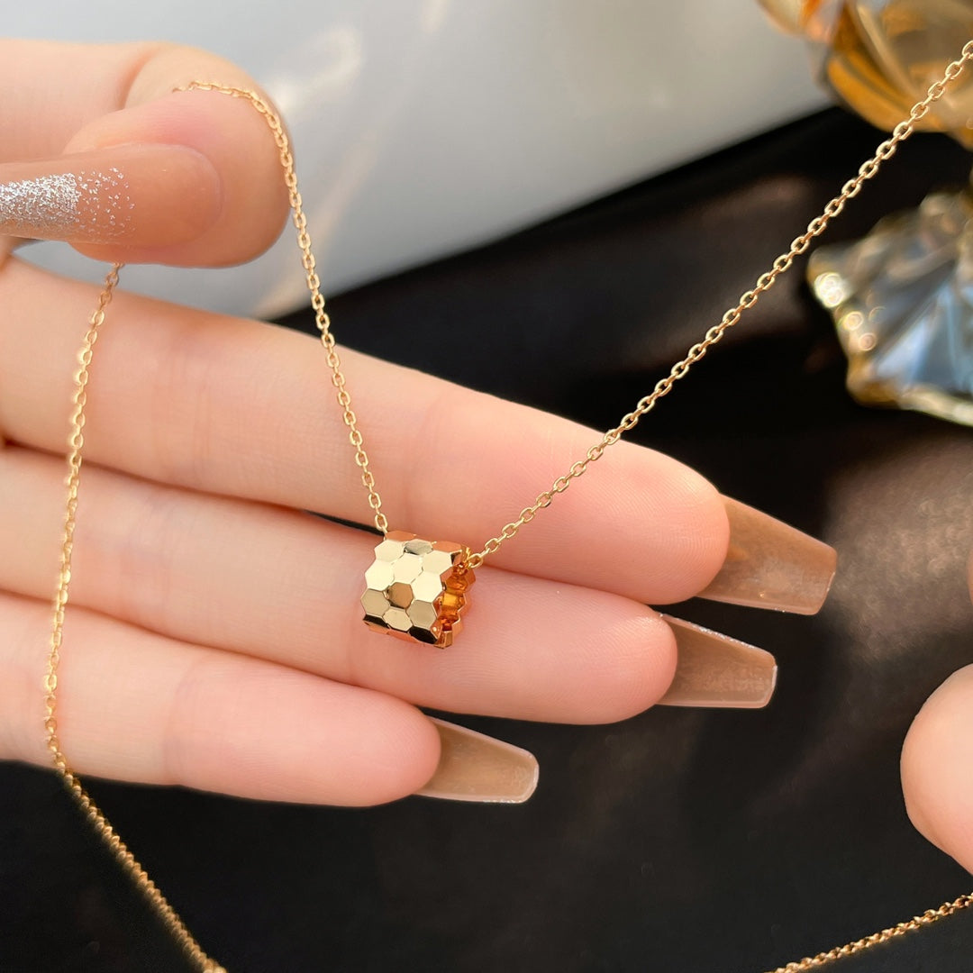 ¡®Veyra Jewelry¡¯BEE MINI NECKLACE