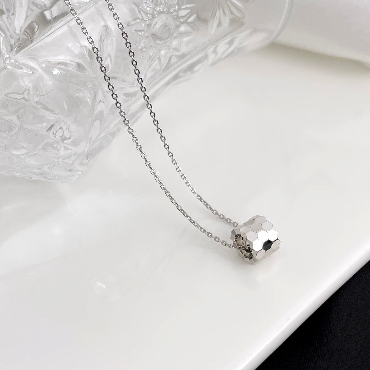 ¡®Veyra Jewelry¡¯BEE MINI NECKLACE