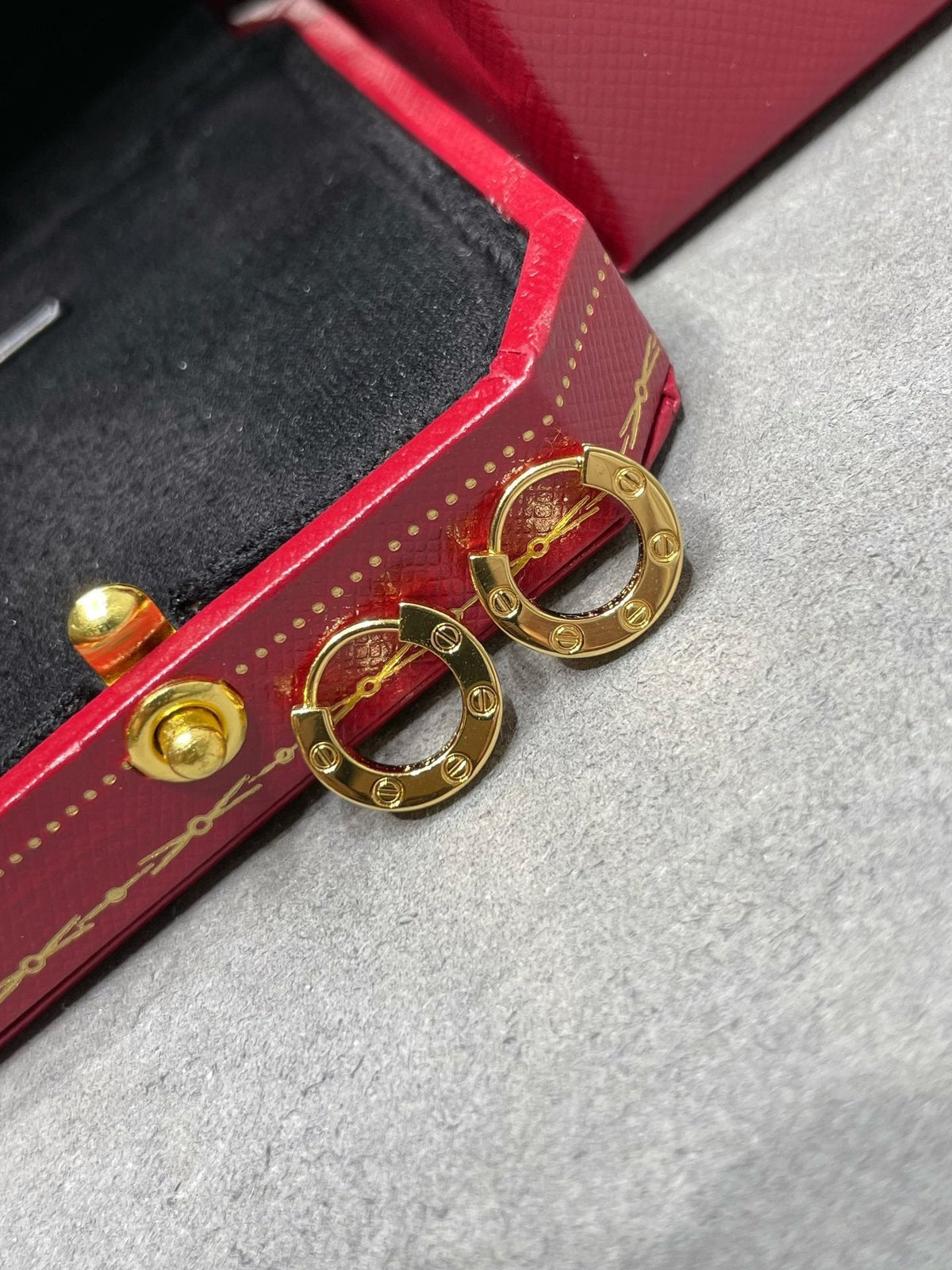 ¡®Veyra Jewelry¡¯LOVE MINI EARRINGS