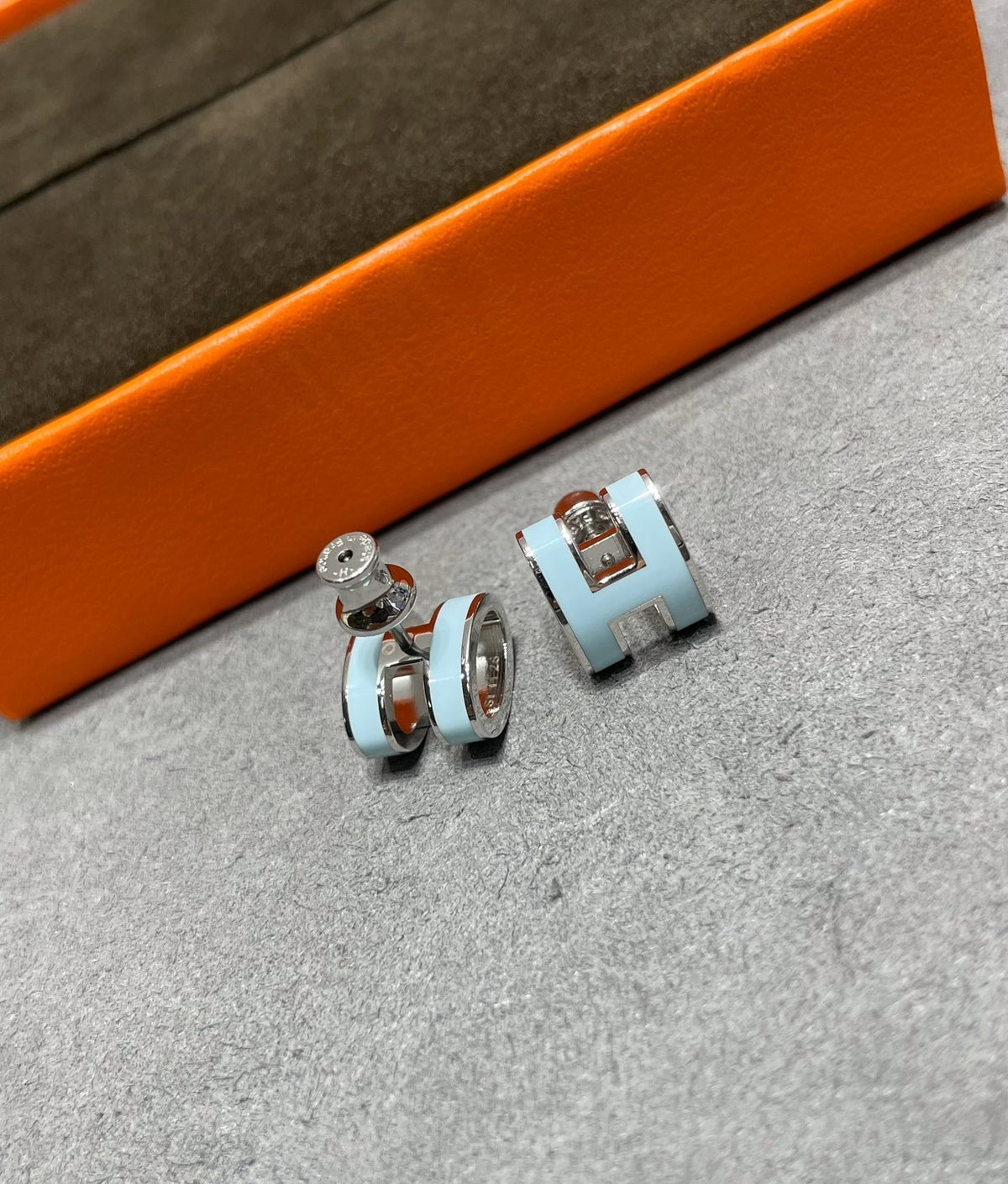 ¡®Veyra Jewelry¡¯POP H SKY BLUE STUD EARRINGS