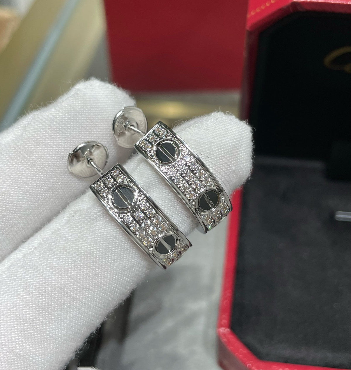 ¡®Veyra Jewelry¡¯LOVE CERAMIC DIAMOND PAVED SILVER EARRINGS