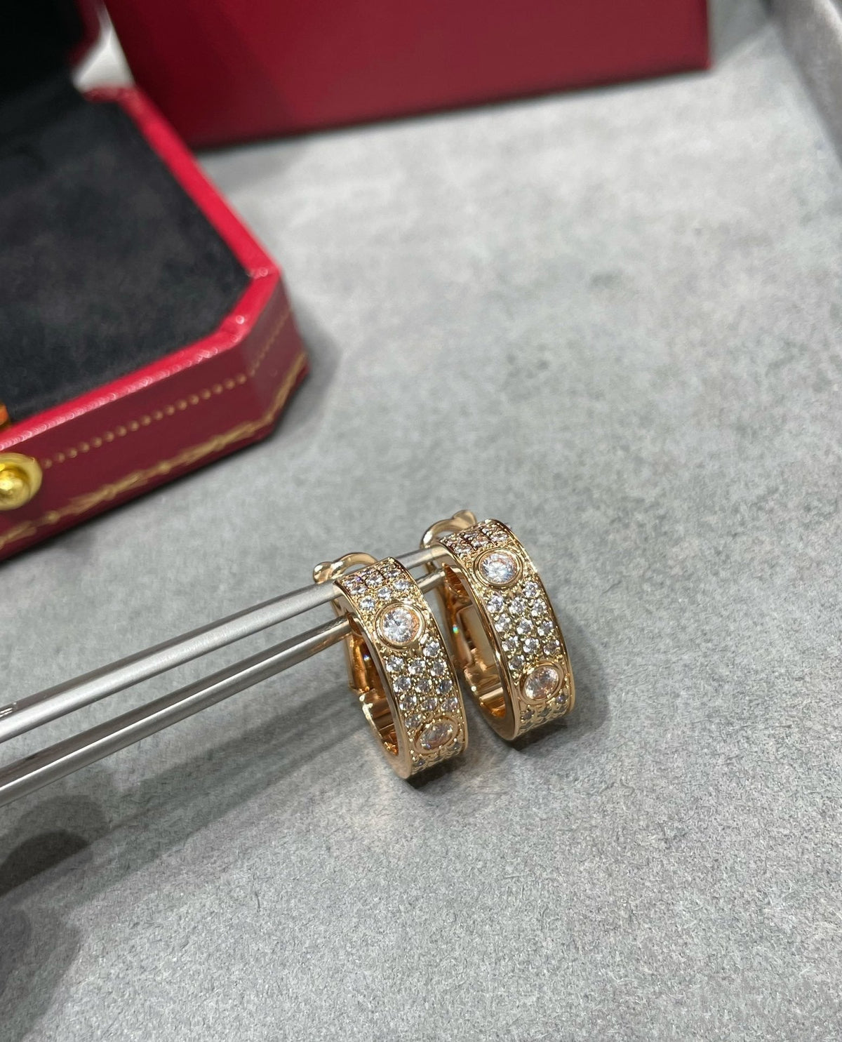 ¡®Veyra Jewelry¡¯LOVE 5.5MM DIAMOND PAVED EARRINGS