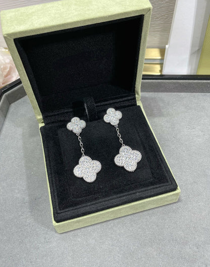 ¡®Veyra Jewelry¡¯CLOVER 2 MOTIFS DIAMOND PAVED SILVER EARRINGS