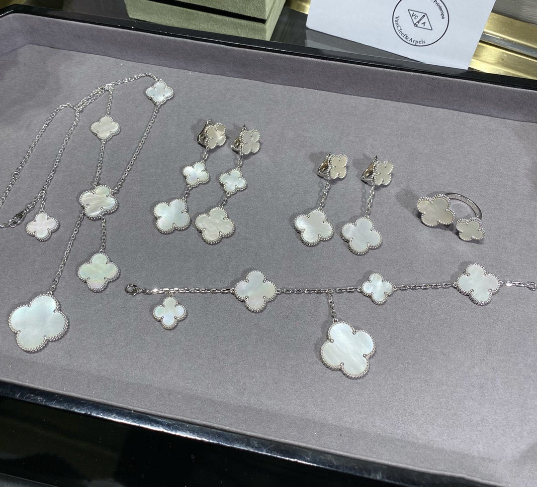 ¡®Veyra Jewelry¡¯CLOVER 5 MOTIF WHITE MOP SILVER BRACELET