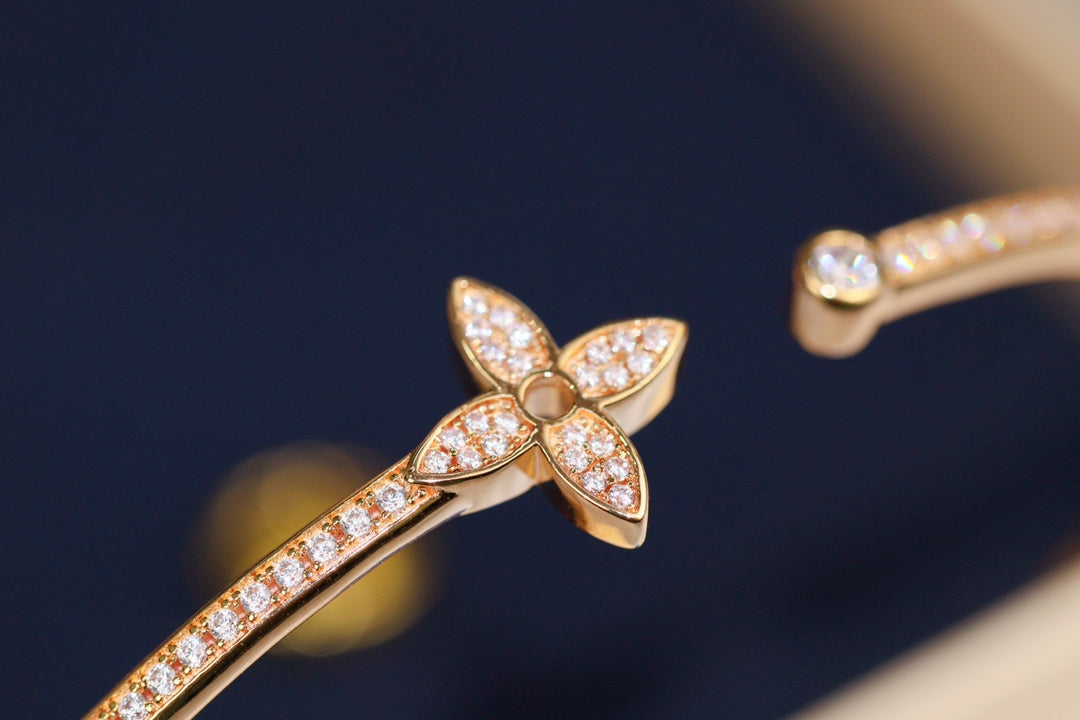 ¡®Veyra Jewelry¡¯IDYLLE PINK GOLD OPEN BRACELET DIAMOND PAVED
