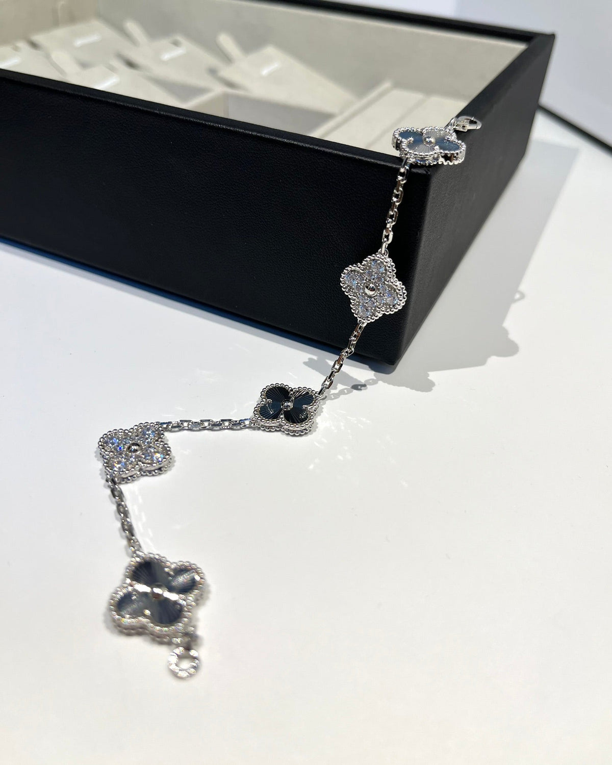 [Veyra Jewelry]New  CLOVER 5 MOTIF LASER BRACELET COLLECTION