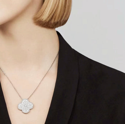 ¡®Veyra Jewelry¡¯CLOVER 25MM LARGE PENDANT DIAMOND PAVED SILVER NECKLACE