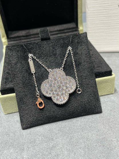 ¡®Veyra Jewelry¡¯CLOVER 25MM LARGE PENDANT DIAMOND PAVED SILVER NECKLACE