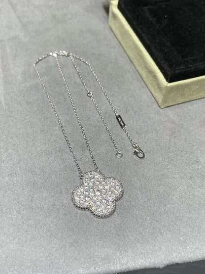 ¡®Veyra Jewelry¡¯CLOVER 25MM LARGE PENDANT DIAMOND PAVED SILVER NECKLACE