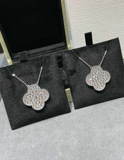 ¡®Veyra Jewelry¡¯CLOVER 25MM LARGE PENDANT DIAMOND PAVED SILVER NECKLACE
