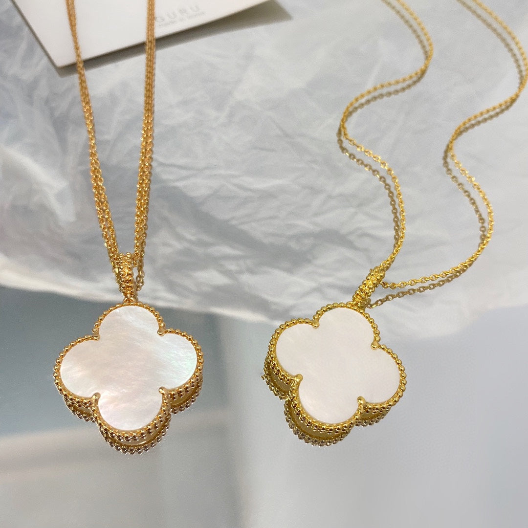 ¡®Veyra Jewelry¡¯CLOVER 25MM MOP LARGE PENDANT NECKLACE