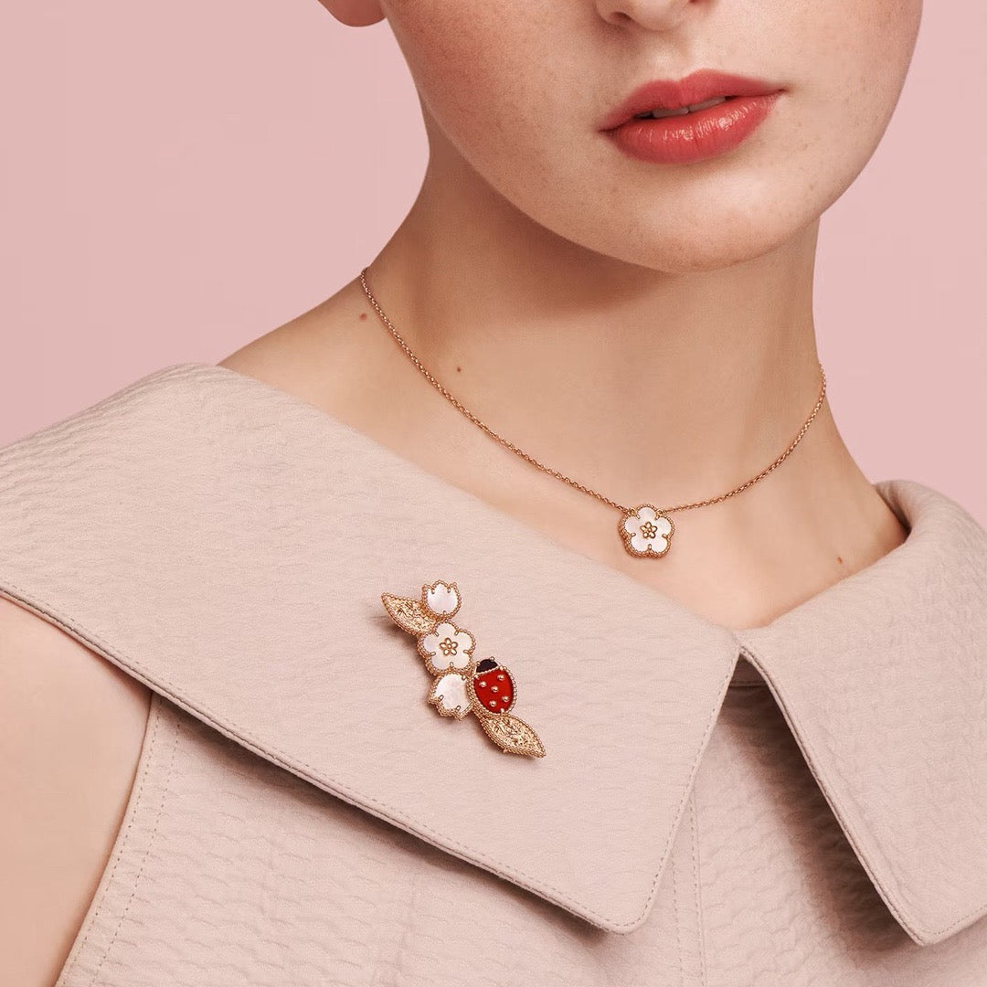 [Veyra Jewelry] Petal Leaf Ladybug Brooch