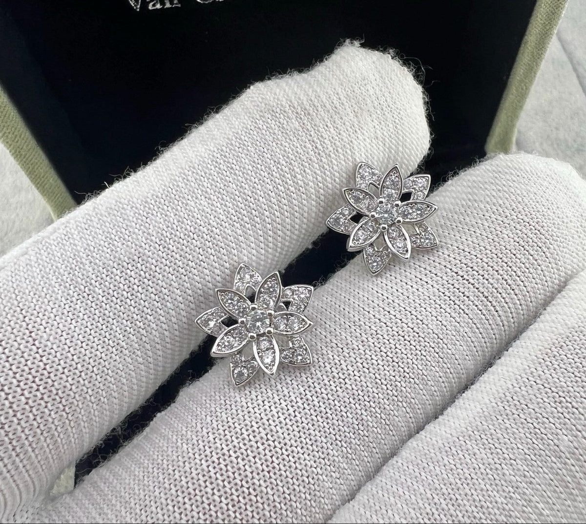 [Veyra Jewelry] Full Diamond Hollow Lotus Necklace Set