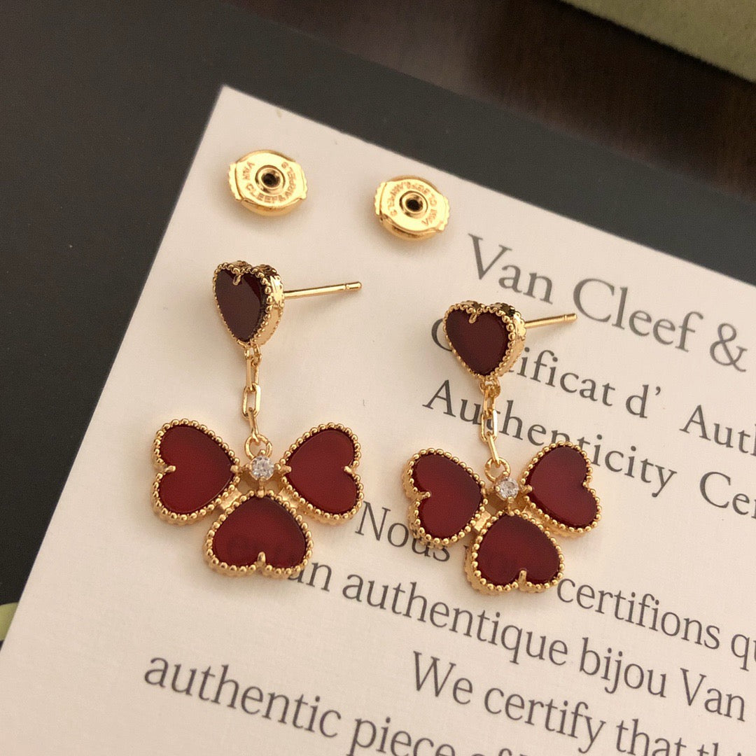 [Veyra Jewelry] Gold-tone Red Heart Pendant