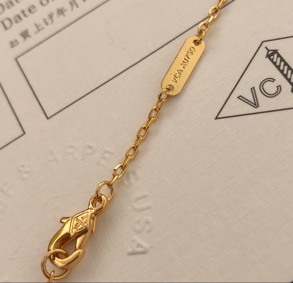 [Veyra Jewelry] Gold-tone Red Heart Pendant